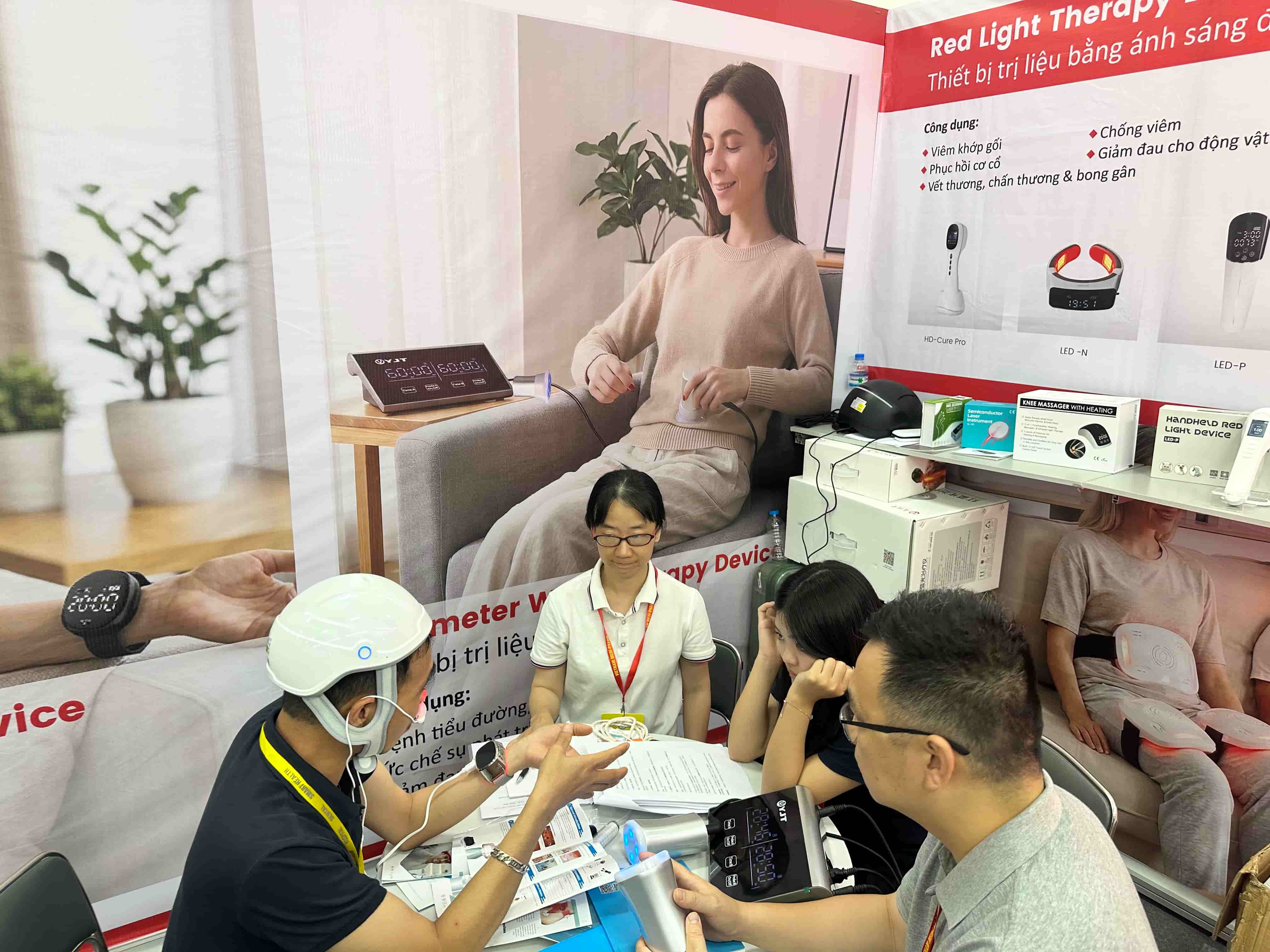 Customer trying YJT Medical laser devices